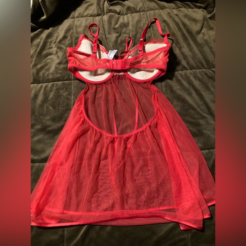 Victoria’s Secret, size 36D, Sheer Red and White Embroidered Babydoll Nightdress - Picture 4 of 5
